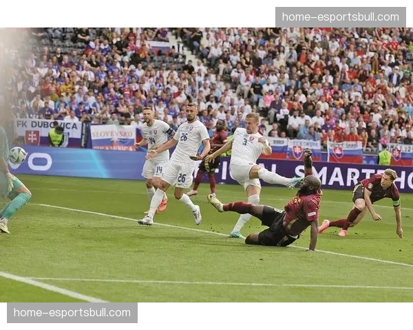 比利时定位球战术依赖卢卡库争顶,特德斯科设计多种跑位掩护 比利时定位球战术依赖卢卡库争顶,特德斯科设计多种跑位掩护